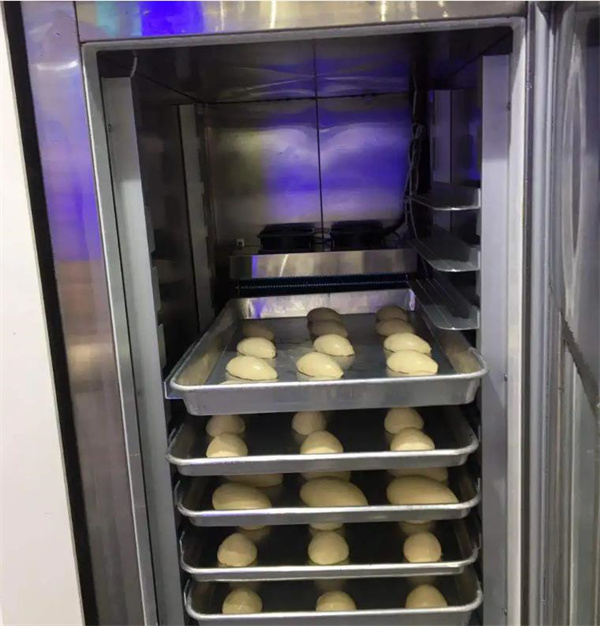 成都發(fā)酵箱家用與商用有何區(qū)別？為何面包師都在用它？